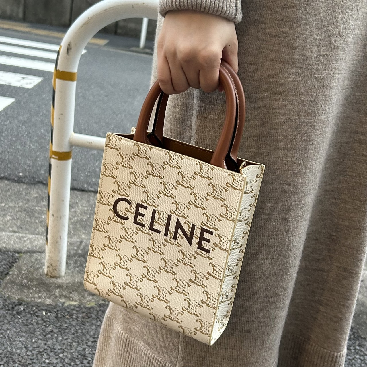 幸せなふたりに贈る結婚祝い CELINE セリーヌ 194372BZK ミニ