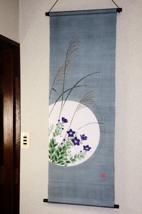500円引きクーポン 和風 壁飾り 手描き タペストリー 桔梗 送料無料 北海道 沖縄は除外 手描きタぺストリー 秋 ギフト お祝いクリスマス プレゼント Www Smartpipe Com Br