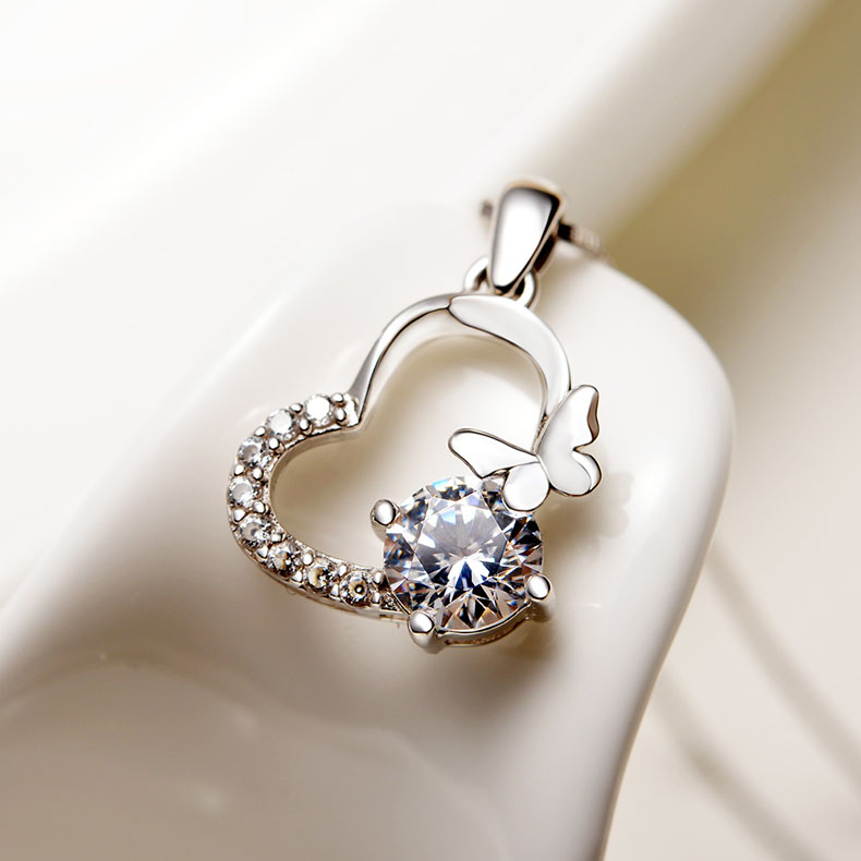再値下げ 新品 Swarovsk ネックレス バタフライ 蝶 新品 Swarovsk ネックレス バタフライ 蝶