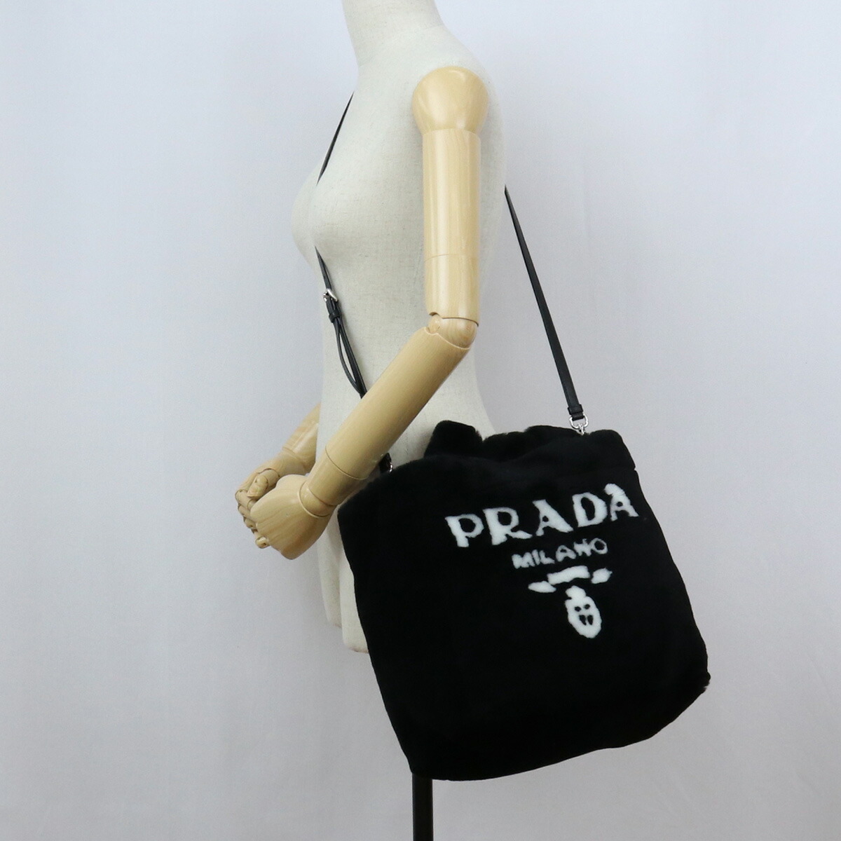 21aw新作 プラダ Prada トートバッグ ブランドバッグ ブランドロゴ ファ バッグ 1bg374 2ec9 V Mio F0967 Nero Bianco ブラック Bag 01 Painfreepainrelief Com