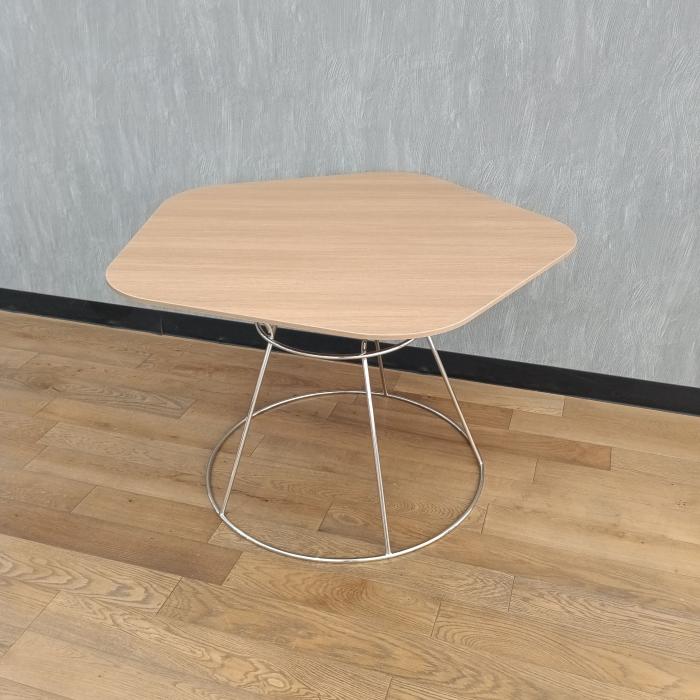 【未当て嵌める 新古品】 オカムラ 話し合い用速見表 D236TF-W781 2014年製 ベージュ 会合速見表 話し合い速見表 話し合い事務机 話し合い 机 つくえ
