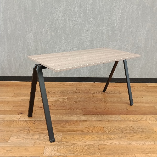 オカムラ 話し合い用事務机 Flessi フレッシ L6851A-MX62 2021年製 ベージュ 会合速見表 中古 身をもって引取聞き入れる！