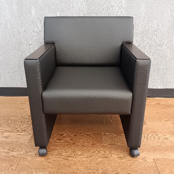 楽天市場】オカムラ 応接ソファ 1人掛け 8381BT-P891 2023年製