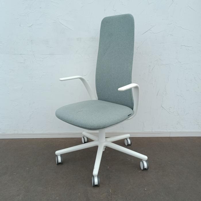 ヘイワース オフィスチェア 肘あり Nia Active Chair ブルー デスクチェア チェア イス 椅子 中古