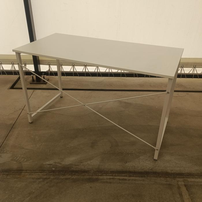 サンワサプライ 平机 パソコン事務机 事務机W1200(パソコン手合い) 白いこと 中古100-DESKF004 洗い濯ぎ済み