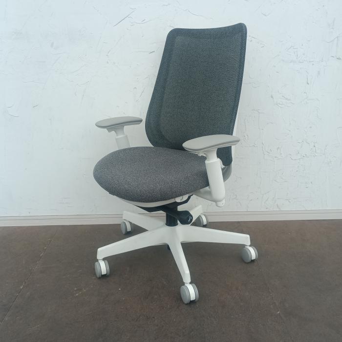 オカムラ ポータム オフィスチェア 肘あり 可動肘 グレー 中古CF81XW-F1K0 クリーニング済みデスクチェア 事務椅子 テレワーク 椅子｜中古オフィス家具　リサコ