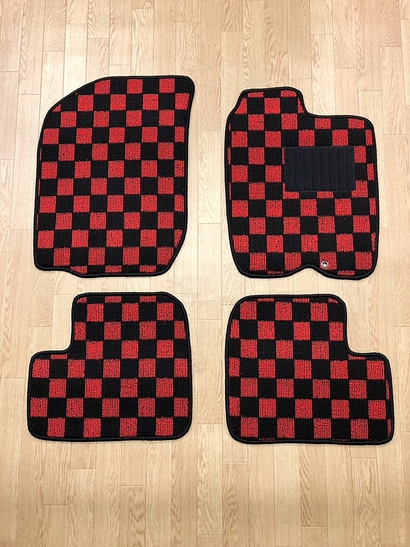 楽天市場 カーマット ダイハツ ミラジーノ L700s 前期 後期 L650s 専用 新品 フロアマット レッド ブラック グレー ブルー チェック赤黒 チェック灰黒 チェック青黒 パーツ 国内産 車 汚れ防止 内装 送料無料 カバー カーマット専門店トリプルクラウン