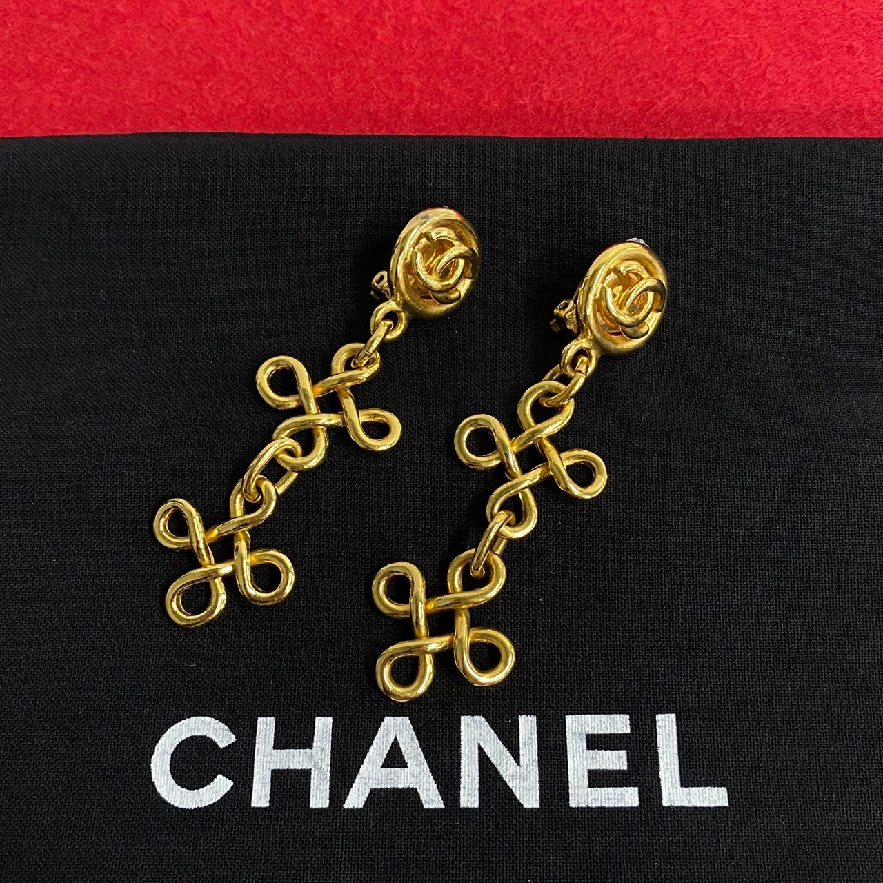 【ポイント2倍】ほぼ未使用 コメ有 CHANEL シャネル GP ヴィンテージ 93P 刻印 ココマーク ロゴ モチーフ イヤリング アクセサリー ゴールド 11535【送料無料】【中古】 75,295円