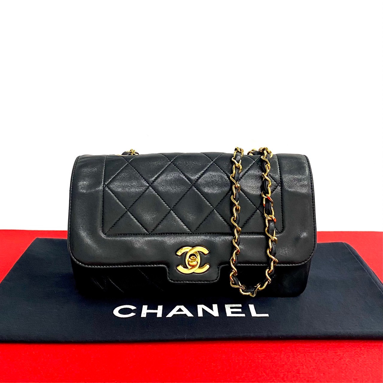 【尖んがり2倍】極 美品 判子有 1番台 CHANEL シャネル ヴィンテージ マトラッセ ココマーク 子ヒツジ素はだ 本革 チェーン店 ショルダーバッグ 黒いこと 32660【貨物輸送無料】【中古】