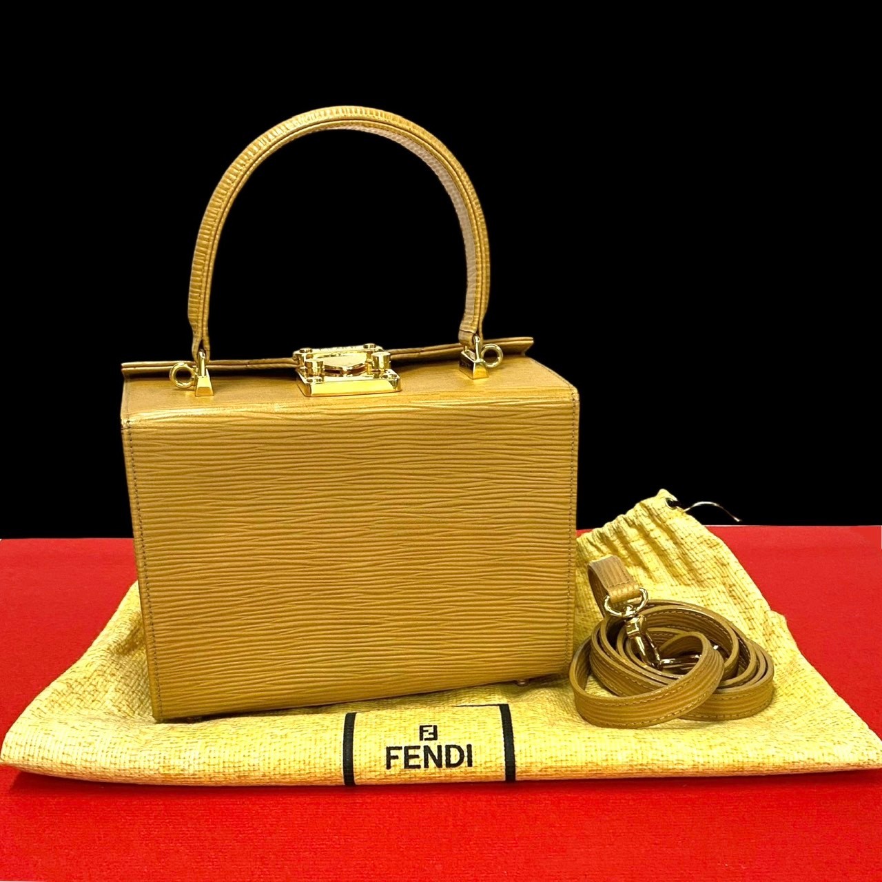 【尖んがり2倍】極 美品 袋付き添い人 FENDI フェンディ ロゴタイプ 金具 エピ なめし革 本革 2way ミニ ハンドバック ショルダーバッグ ポシェット ベージュ 53238【貨物輸送無料】【中古】