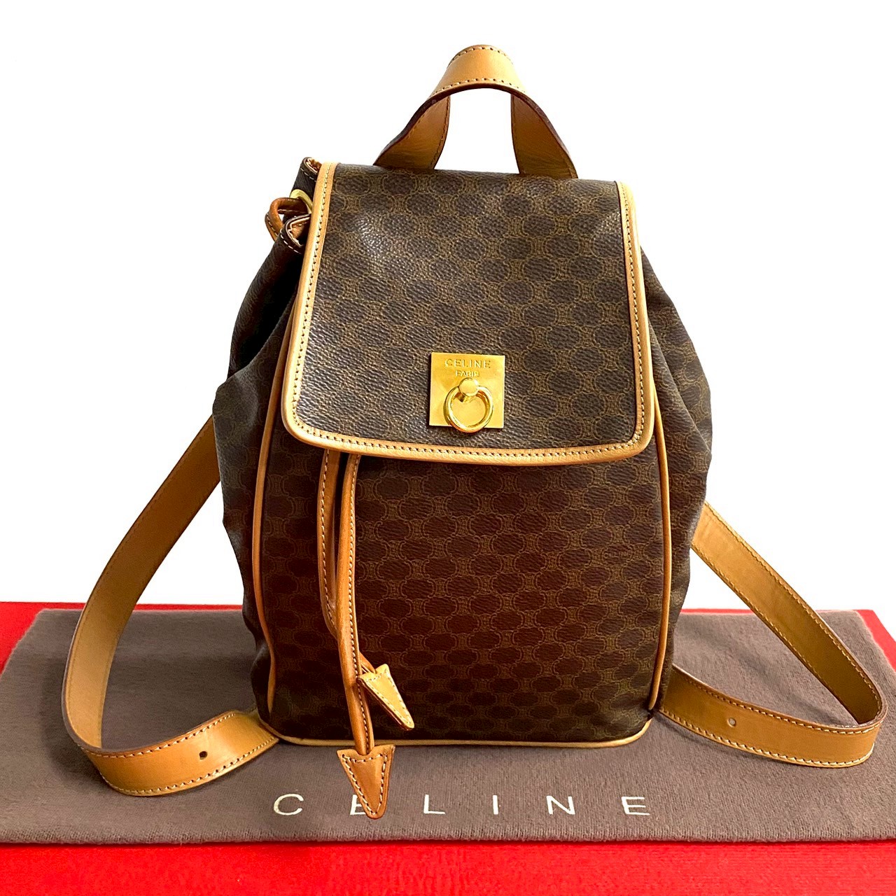 【尖んがり2倍】極 美品 CELINE セリーヌ マカダム ブラゾン トリオンフ 柄 ロゴタイプ 輪っか金具 なめし革 背嚢 デイパック 赤銅色 茶 43496【貨物輸送無料】【中古】