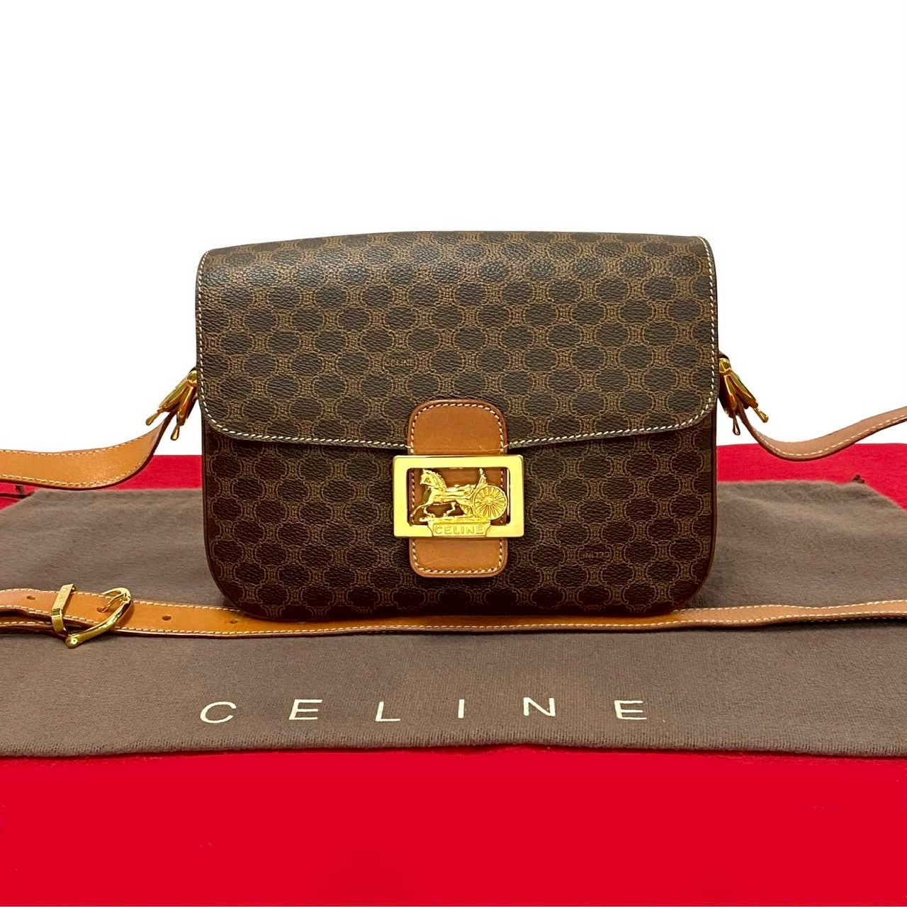 【尖んがり2倍】極 美品 CELINE セリーヌ マカダム ブラゾン トリオンフ 柄 ロゴタイプ 荷馬車金具 なめし革 ショルダーバッグ ポシェット サコッシュ 赤銅色 41665【貨物輸送無料】【中古】