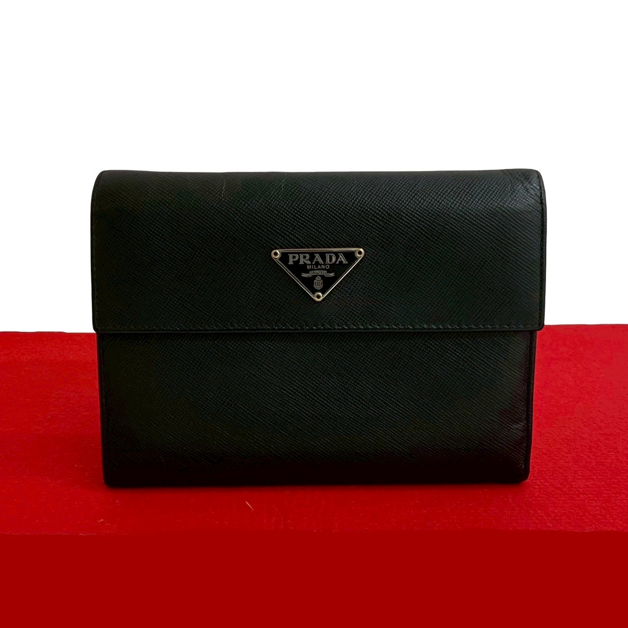 新品未使用✨PRADA プラダ　M176 三つ折り財布　三角ロゴ　ナイロン 黒 新品未使用✨PRADA プラダ M176 三つ折り財布 三角ロゴ ナイロン