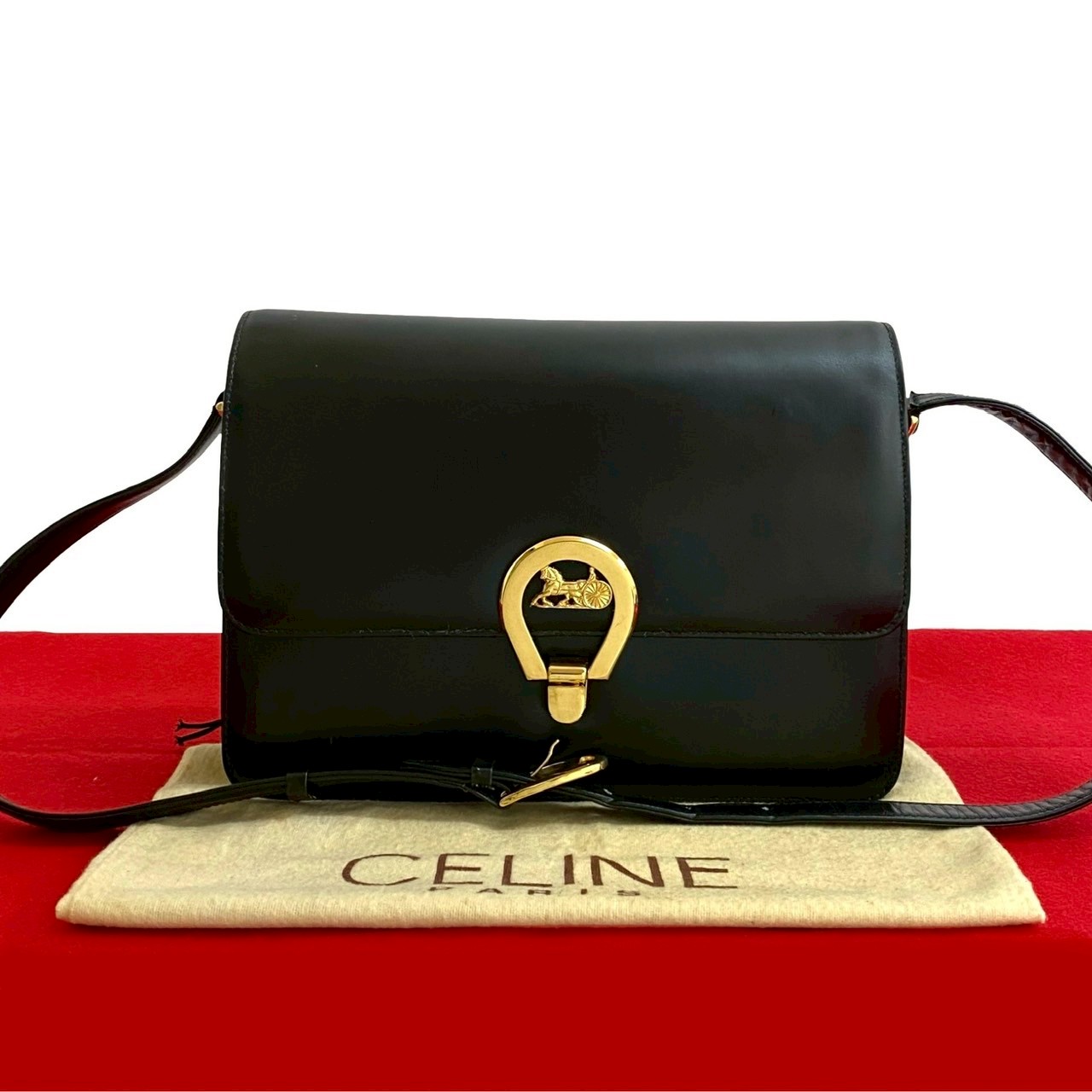 【ポイント2倍】極 美品 袋付 CELINE セリーヌ ヴィンテージ 馬車 金具 ホースシュー レザー 本革 セミ ショルダーバッグ ポシェット ブラック 黒 29577【送料無料】【中古】｜Trip Vintage