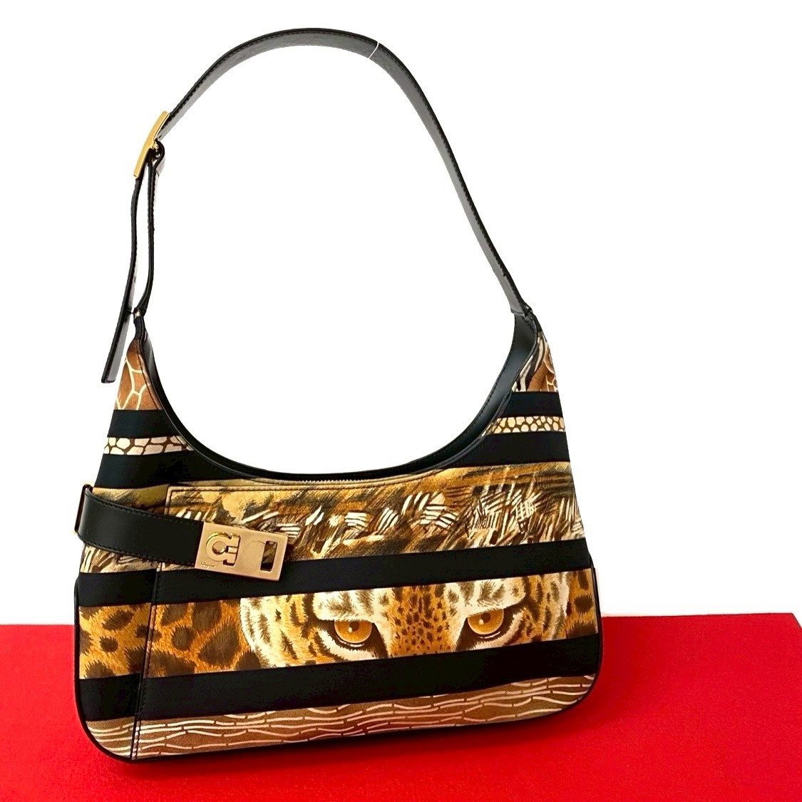 【尖んがり2倍】極 美品 Salvatore Ferragamo フェラガモ ガンチーニ 金具 アニマルモチーフ なめし革 帆布 空蝉 壱 ショルダーバッグ 黒 茶 27279【貨物輸送無料】【中古】