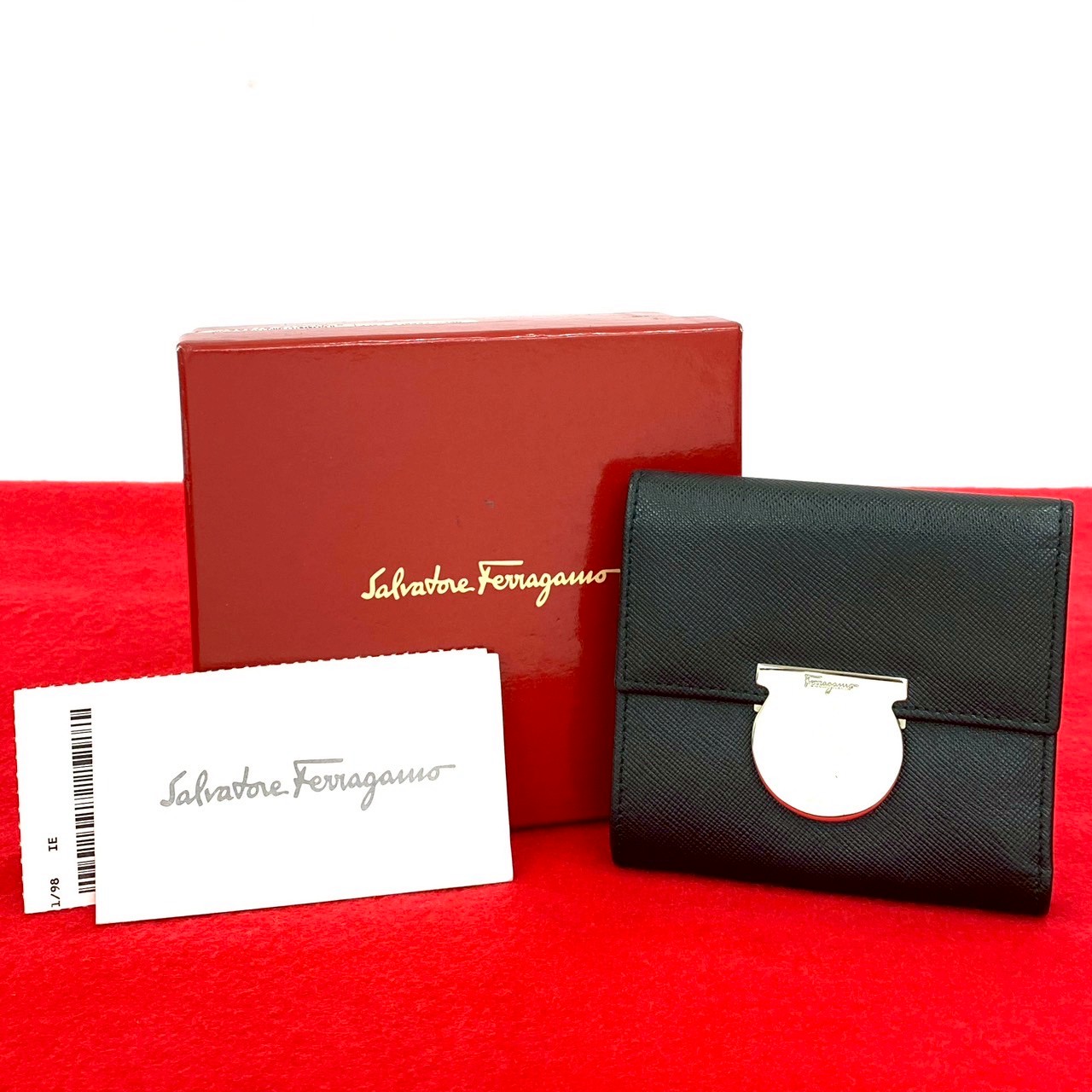【ポイント2倍】極 美品 箱付 Salvatore Ferragamo サルヴァトーレフェラガモ ガンチーニ ロゴ 金具 レザー 三つ折り財布 ミニ ウォレット ブラック 18828【送料無料】【中古】