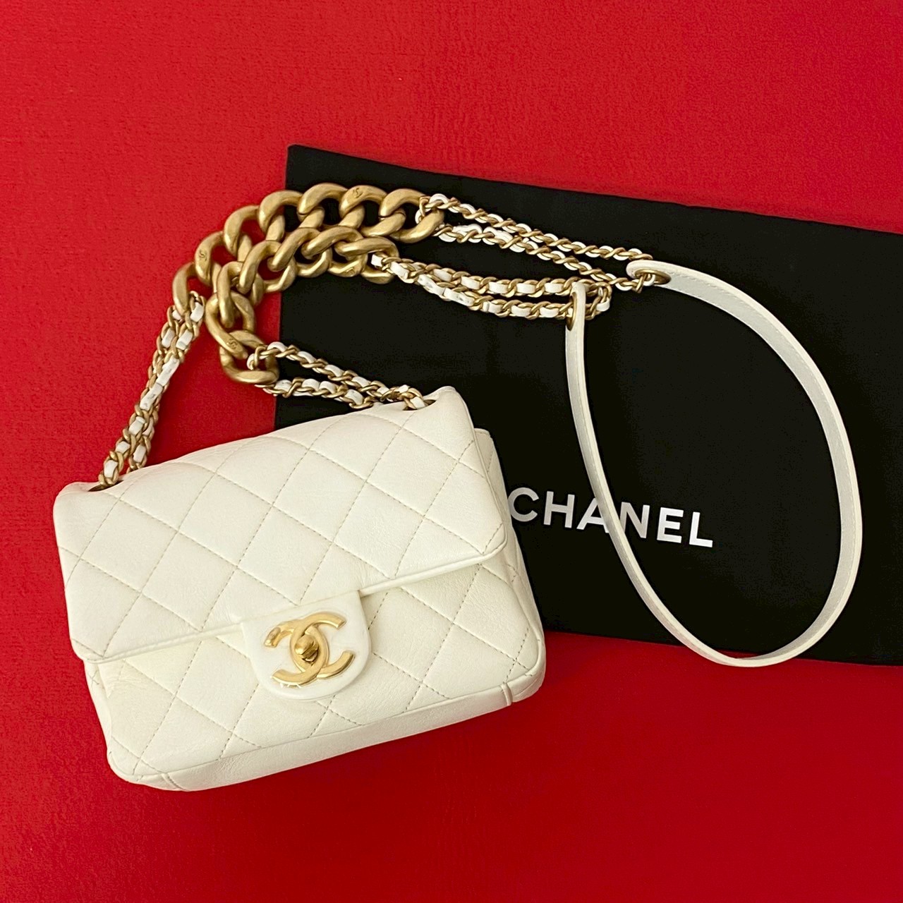 【尖んがり2倍】極 美品 袋付き添い人 手当たり次第番台 CHANEL シャネル マトラッセ ココ 子ヒツジ素はだ なめし革 本革 チェーン店 ミニ ショルダーバッグ 白いこと pa1-6【貨物輸送無料】【中古】