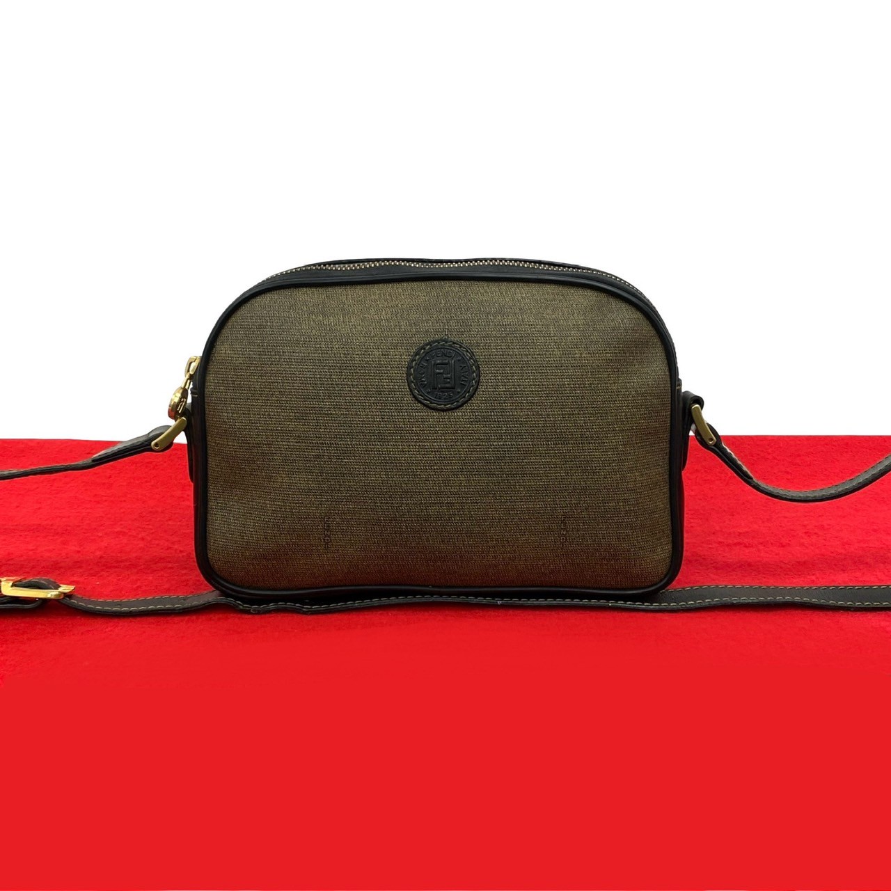 【ポイント2倍】極 美品 FENDI フェンディ ヴィンテージ FF ロゴ モチーフ レザー ミニ ショルダーバッグ ポシェット サコッシュ ブラウン 54365【送料無料】【中古】