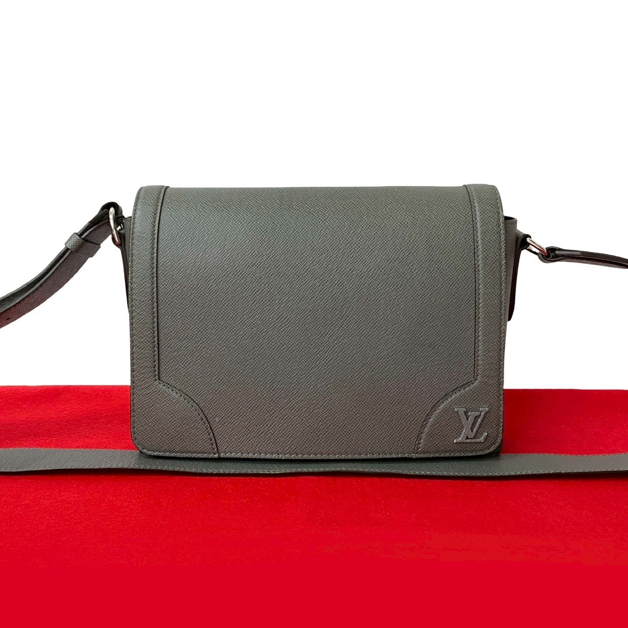 【ポイント2倍】極 美品 LOUIS VUITTON ルイヴィトン ニューフラップ メッセンジャー タイガ レザー 本革 ショルダーバッグ サコッシュ グレー 32304【送料無料】【中古】