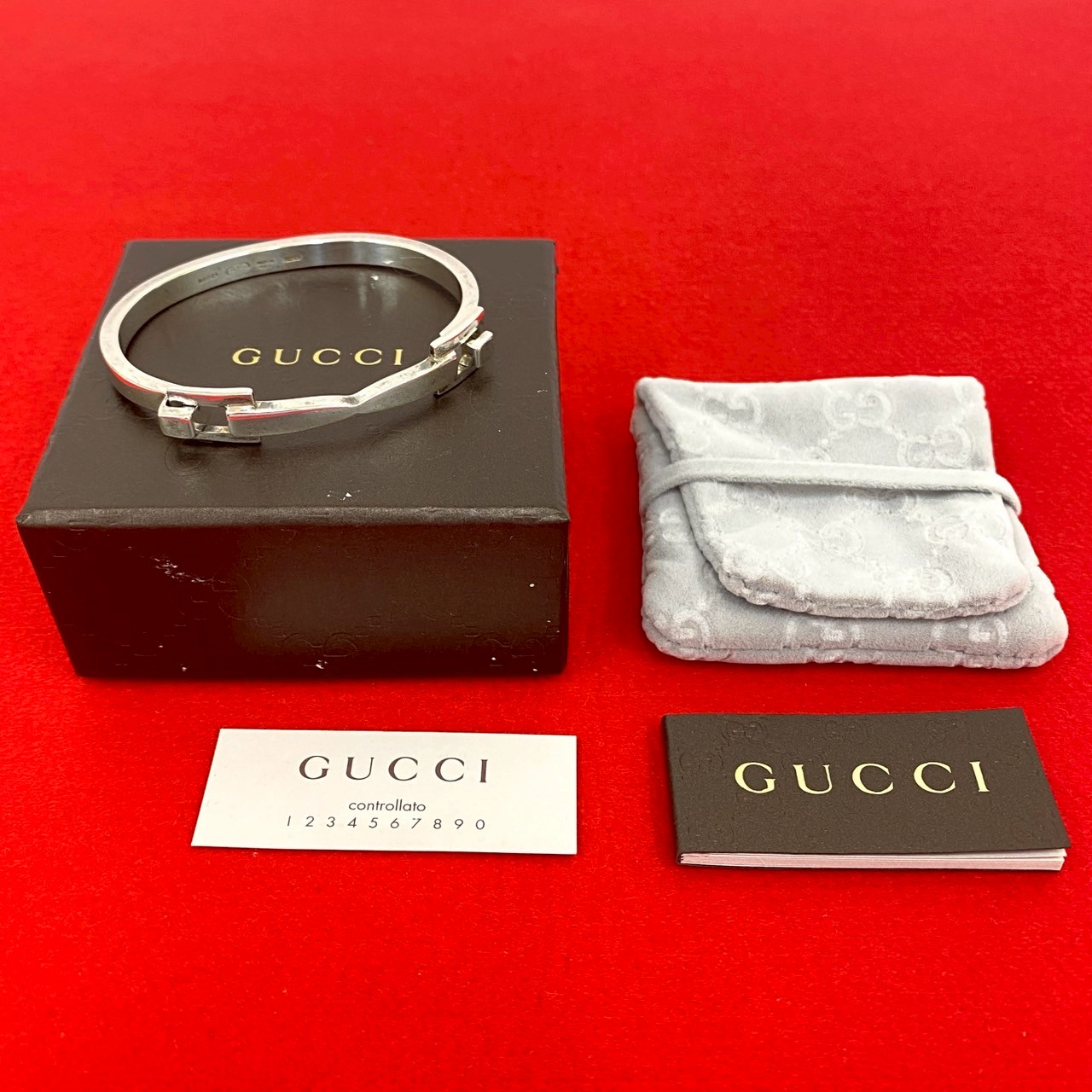 GUCCI 新品同様品　インターロッキングGアラベスクバングル　刻印17 付属品 GUCCI（グッチ） インターロッキングG バングル イエローゴールド