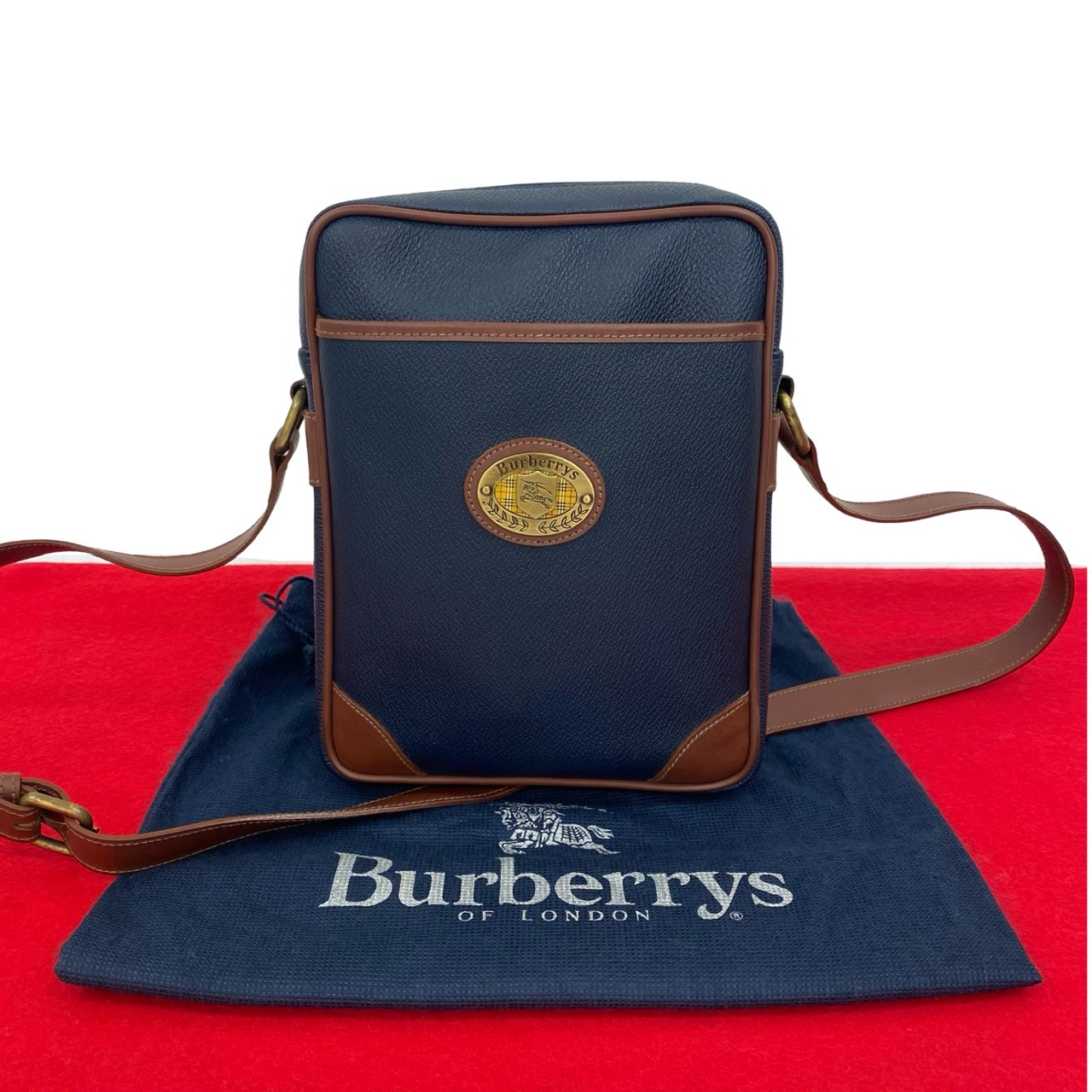 【尖んがり2倍】極 美品 Burberrys バーバリーズ ノバチェック 柄 影ぼうし導管 ロゴタイプ なめし革 ショルダーバッグ ポシェット 米国海軍 赤銅色 98431【貨物輸送無料】【中古】