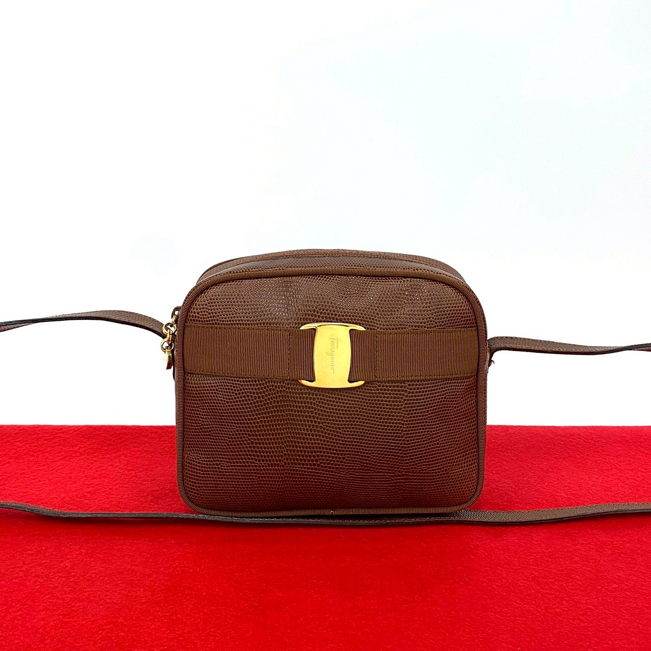 【ポイント2倍】極 美品 Salvatore Ferragamo サルヴァトーレフェラガモ ヴァラ 金具 レザー 本革 ショルダーバッグ ポシェット ブラウン 茶 70876【送料無料】【中古】