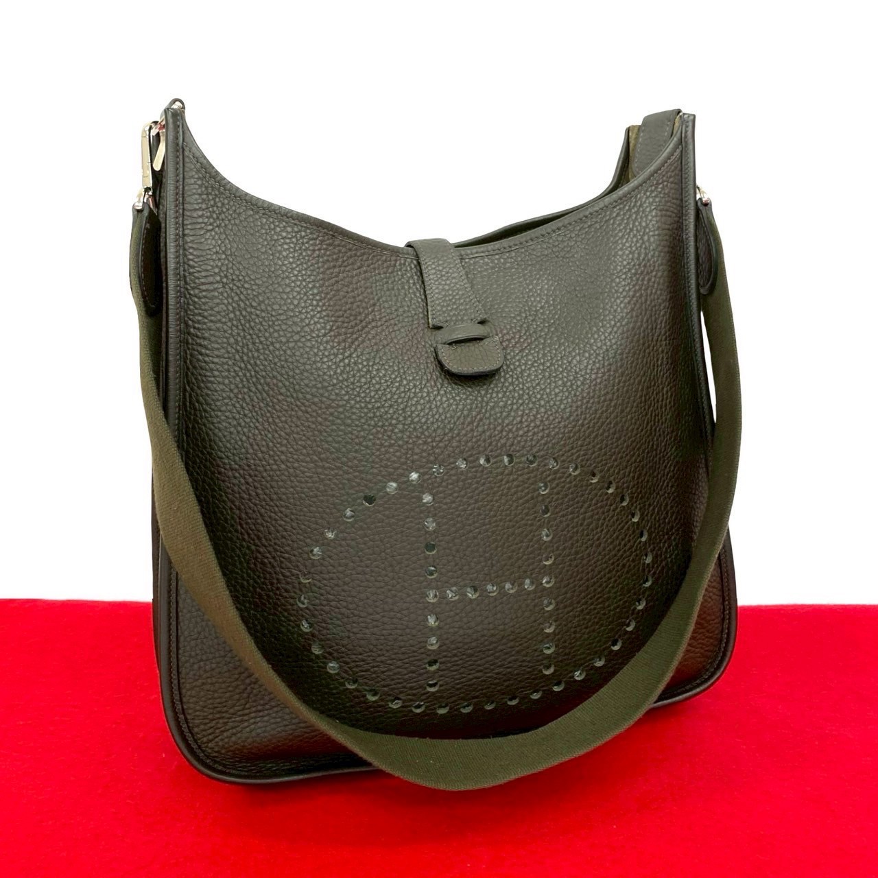 【尖んがり2倍】極 美品 □H 目じるし HERMES エルメス エヴリン3 GM トリヨンクレマンス なめし革 本革 ショルダーバッグ ポシェット サコッシュ カーキ 610-7【貨物輸送無料】【中古】