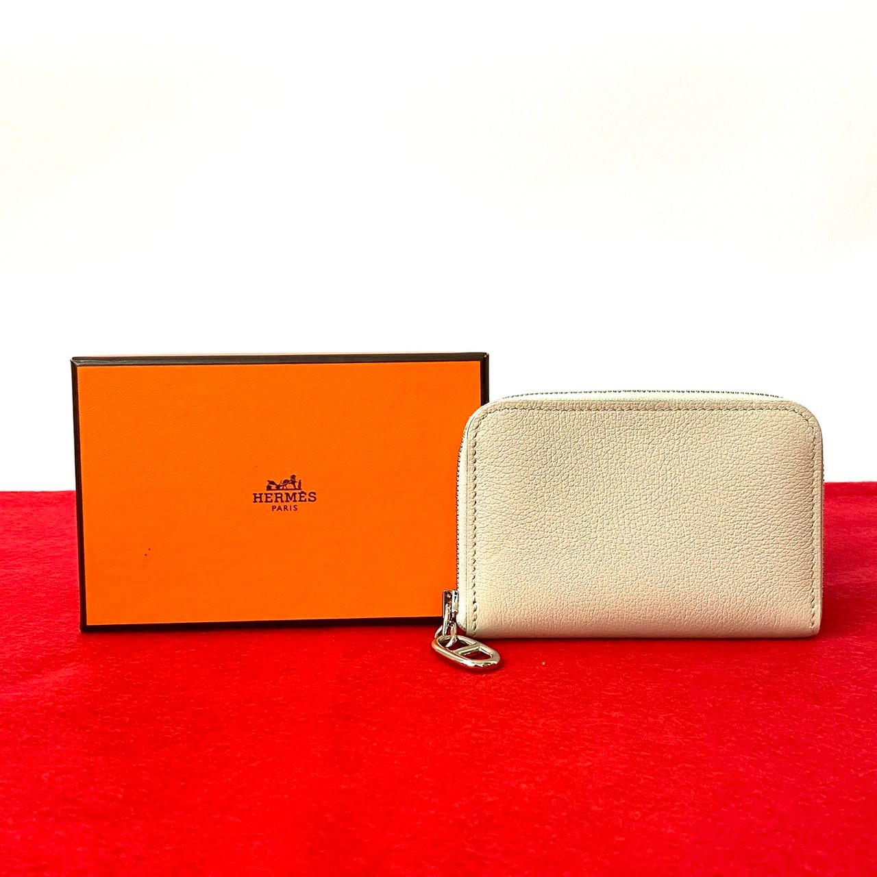 【尖んがり2倍】極 美品 箱付 B 目じるし HERMES エルメス ジップアンドゴー なめし革 本革 コインケース 御釣り入れ 歌留多容れもの 名刺入れ 象牙色 552-6【貨物輸送無料】【中古】
