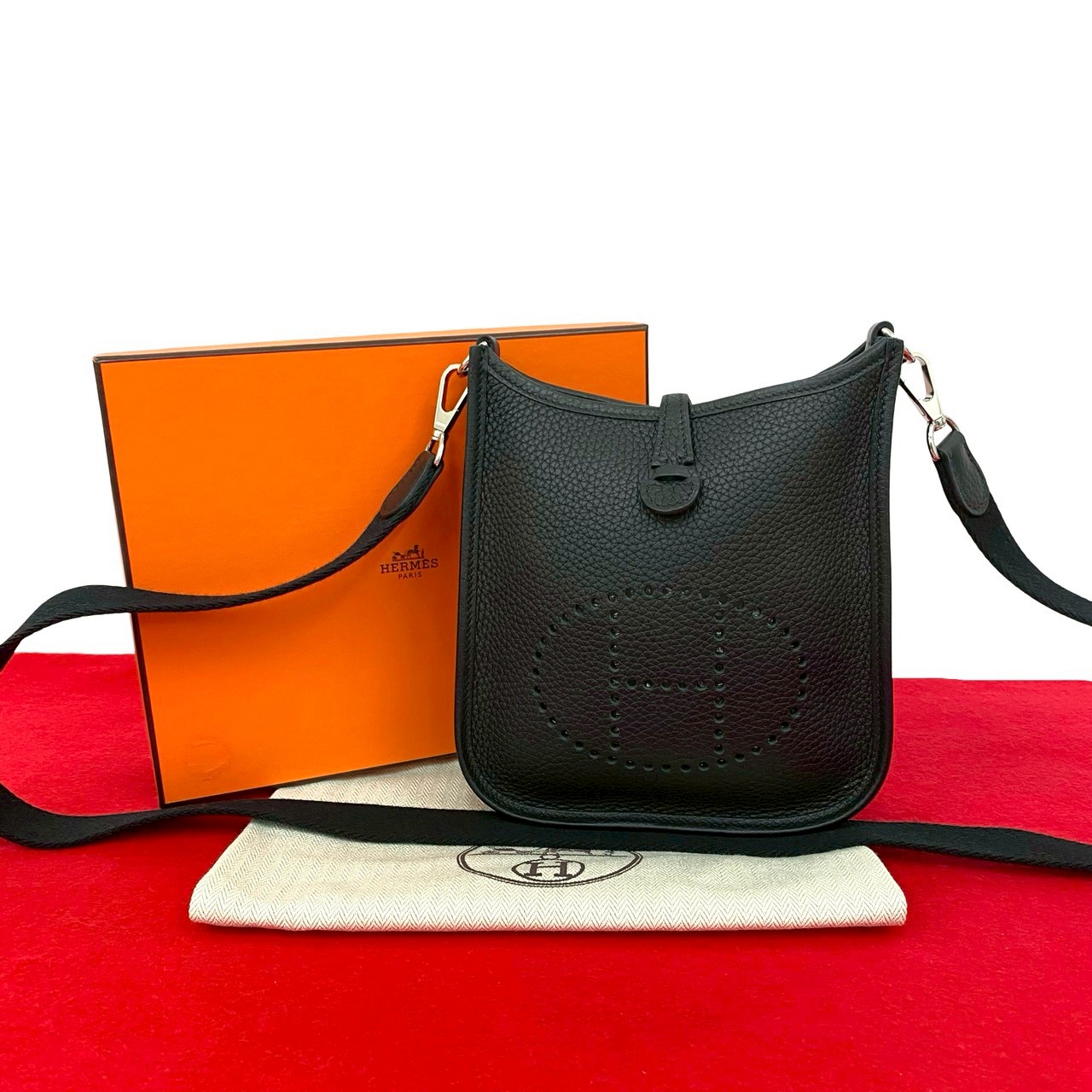 【尖んがり2倍】未当て嵌める蔵置き品 箱 袋付き添い人 U 目じるし HERMES エルメス エヴリン TPM トリヨンクレマンス なめし革 本革 ミニ ショルダーバッグ 黒いこと 64620【貨物輸送無料】【中古】