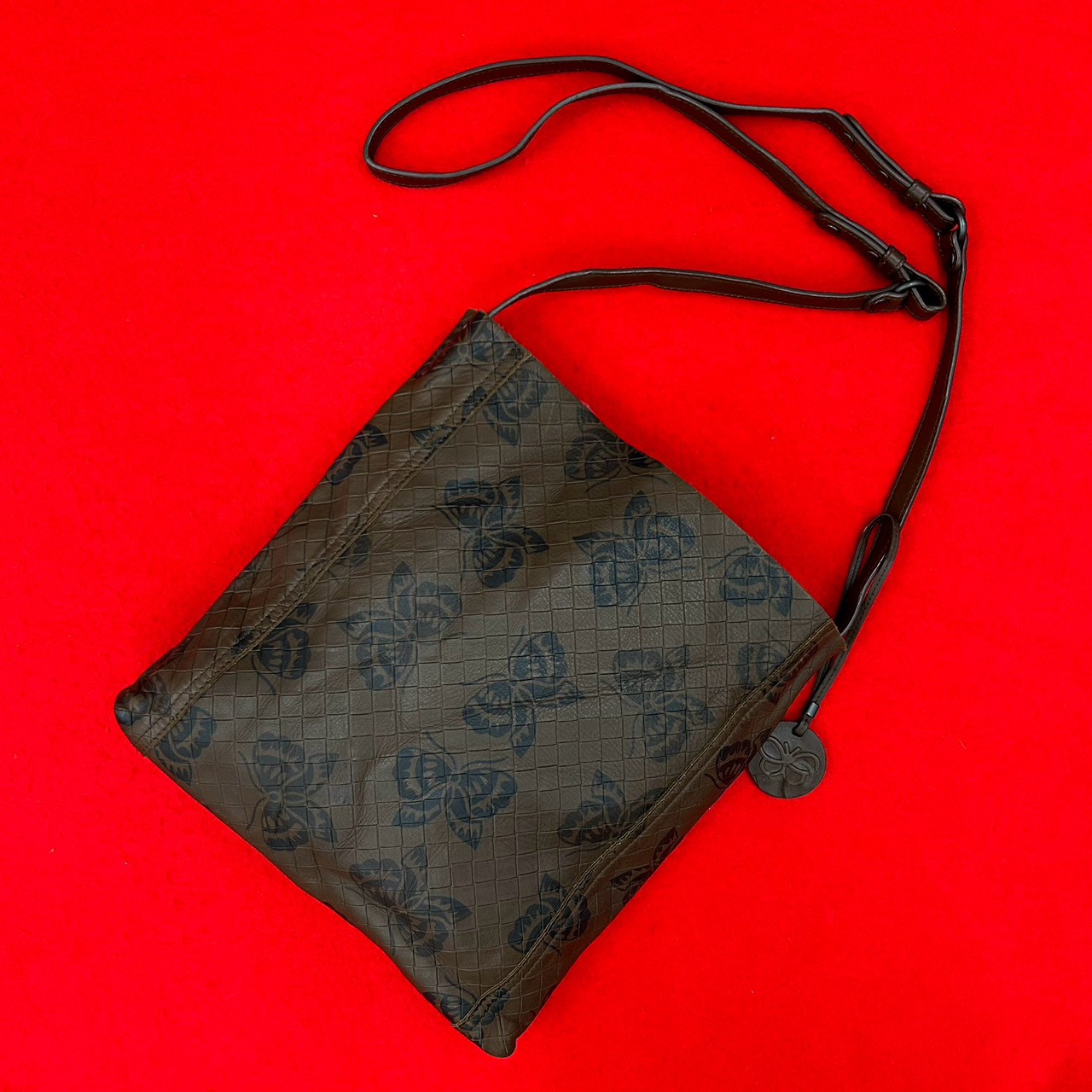 【尖んがり2倍】極 美品 BOTTEGA VENETA ボッテガヴェネタ イントレッチオ ミラージュ 夢見鳥 柄 なめし革 ショルダーバッグ サコッシュ 赤銅色 28016【貨物輸送無料】【中古】