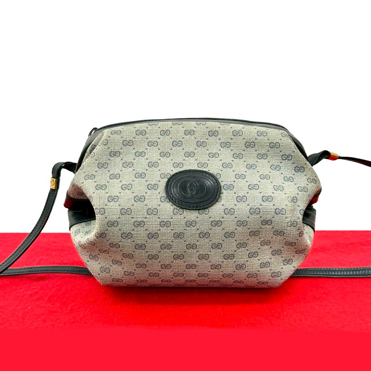 【尖んがり2倍】極 美品 滅多に無い品 GUCCI グッチ 年寄りのグッチ マイクロGG ロゴタイプ 柄 なめし革 本革 ミニ ショルダーバッグ ポシェット 米国海軍 332-7【貨物輸送無料】【中古】