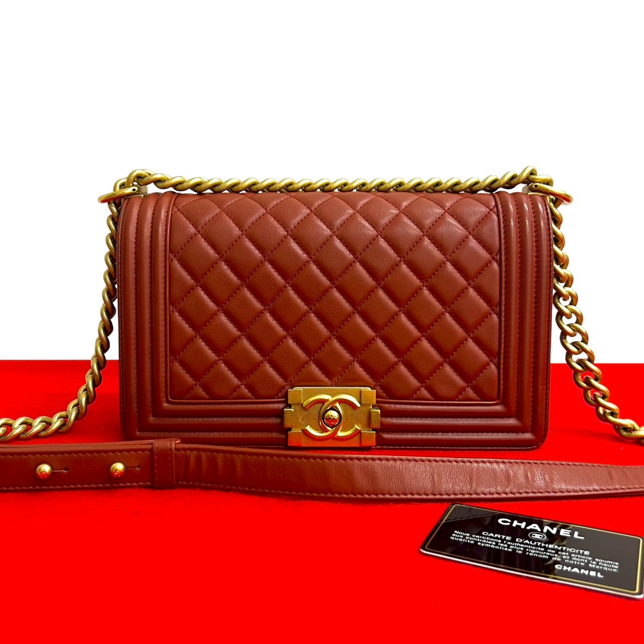 【尖んがり2倍】極 美品 歌留多 消印有 25番台 CHANEL シャネル 男の子シャネル ココマーク 子ヒツジひと肌 チェーン店 ショルダーバッグ 赤いこと 41510【貨物輸送無料】【中古】