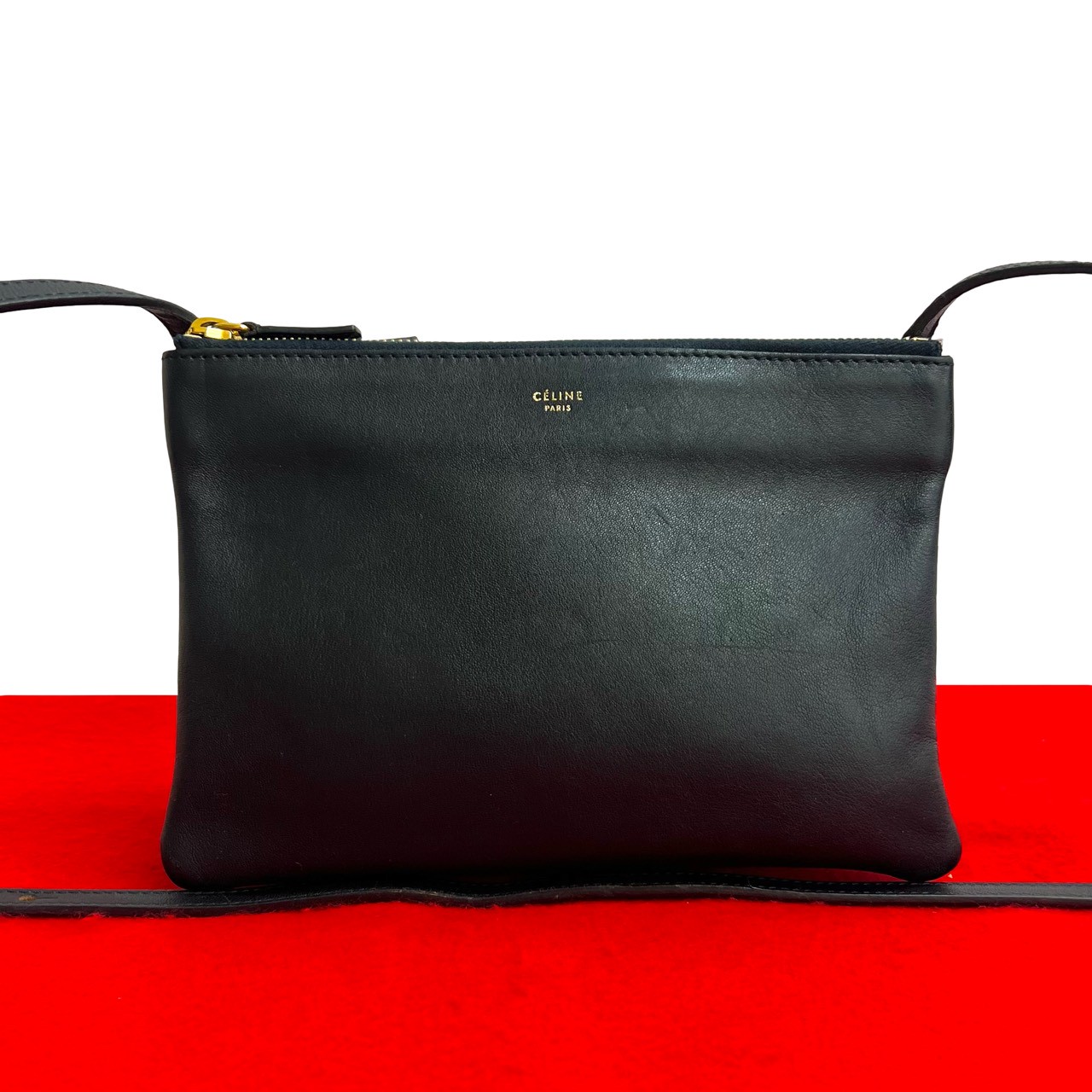 【尖んがり2倍】極 美品 CELINE セリーヌ 三重協奏曲 スモール なめし革 本革 ミニ ショルダーバッグ ポシェット サコッシュ 黒いこと 黒 23791【貨物輸送無料】【中古】