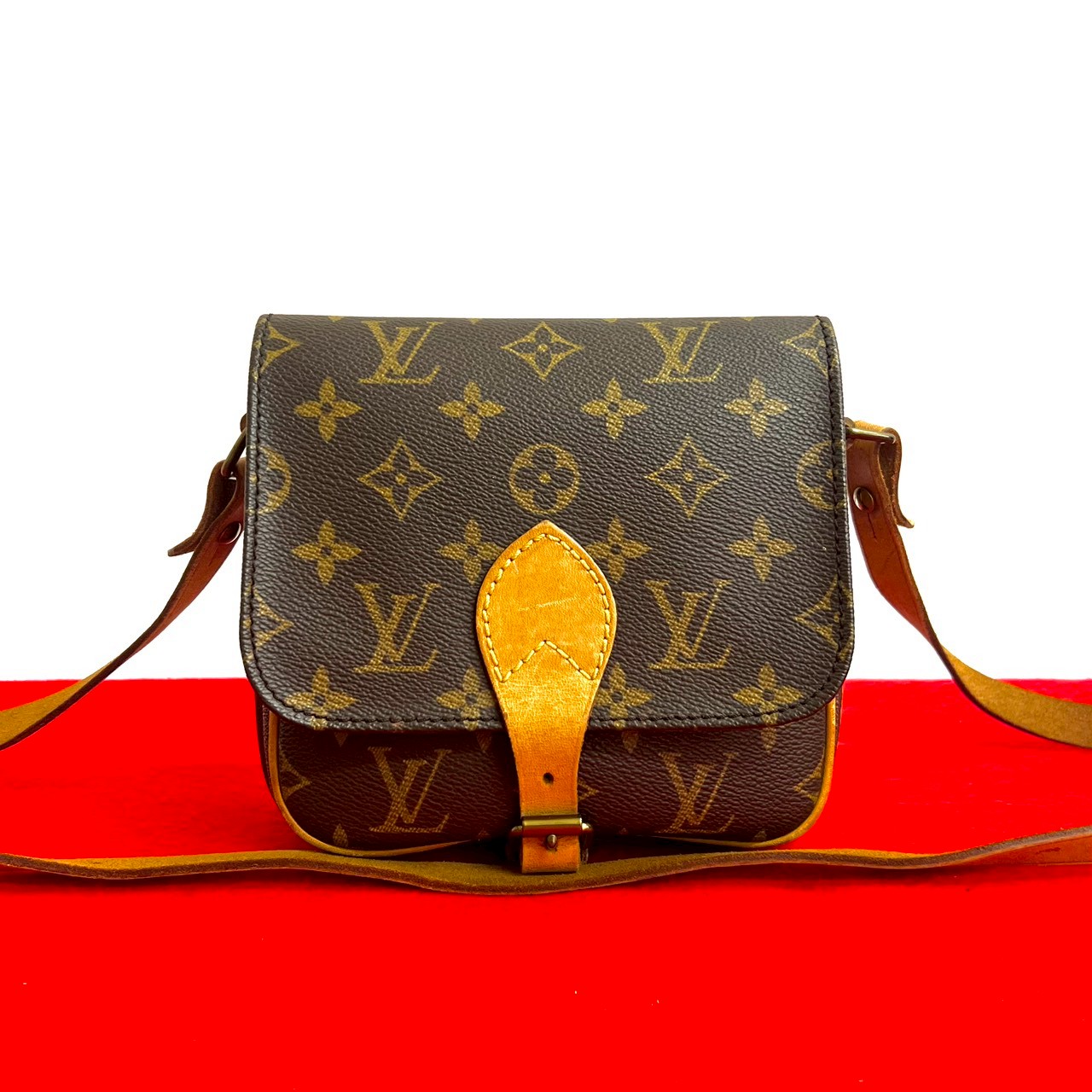 【尖んがり2倍】極 美品 LOUIS VUITTON ルイヴィトン ミニ カルトシエール モノグラム なめし革 本革 ショルダーバッグ ポシェット 赤銅色 18141【貨物輸送無料】【中古】