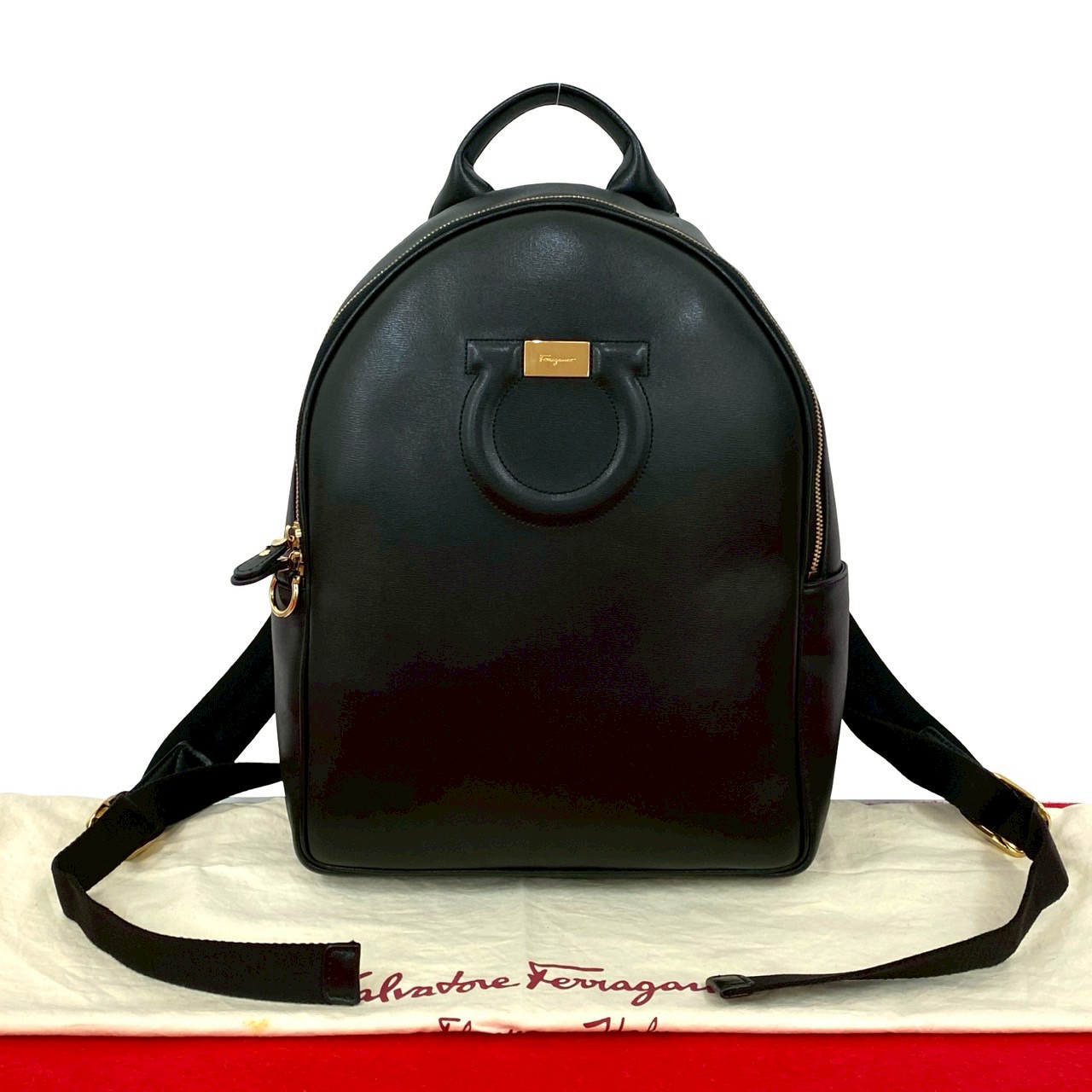 【尖んがり2倍】極 美品 袋付き添い人 Salvatore Ferragamo サルヴァトーレフェラガモ ガンチーニ ロゴタイプ 金具 編み目 なめし革 背嚢 黒いこと 50900【貨物輸送無料】【中古】