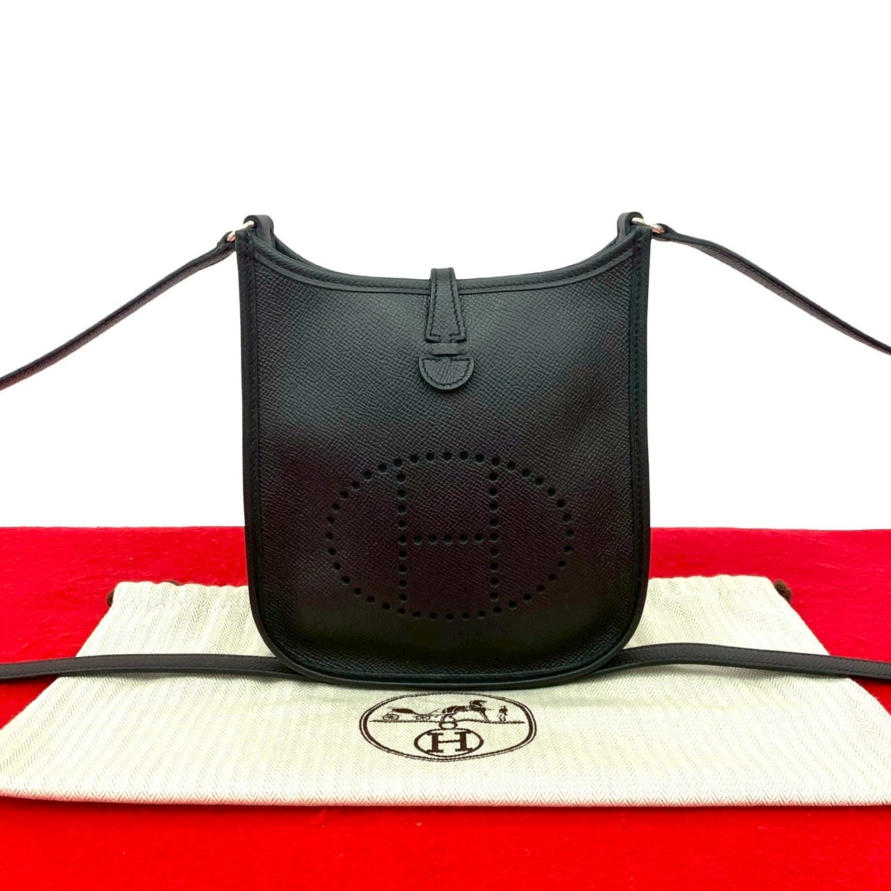 【尖んがり2倍】ほぼ未当て嵌める 袋付き添い人 □N 目じるし HERMES エルメス エヴリン TPM ヴォーエプソン なめし革 ミニ ショルダーバッグ ポシェット ノワール 34250【貨物輸送無料】【中古】