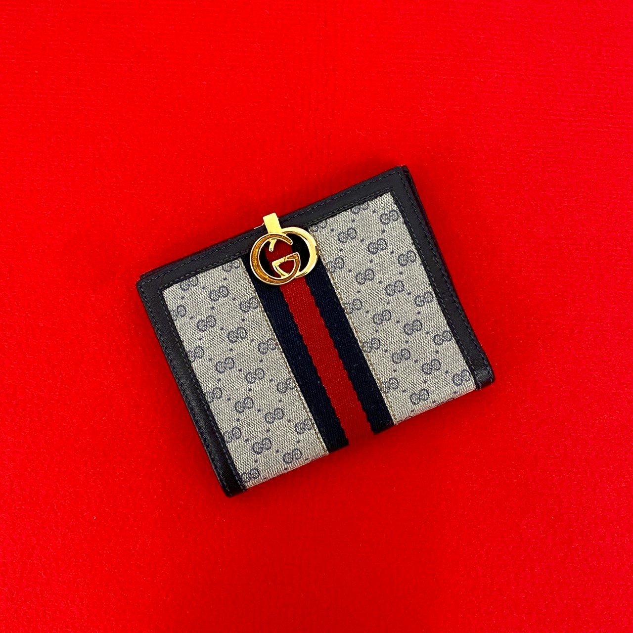 【尖んがり2倍】極 美品 GUCCI グッチ 年寄りのグッチ シェリー酒生産ライン GG ロゴタイプ 金具 総柄 なめし革 本革 二つ折り 札入れ ミニ ウォレット 米国海軍 32571 【貨物輸送無料】【中古】