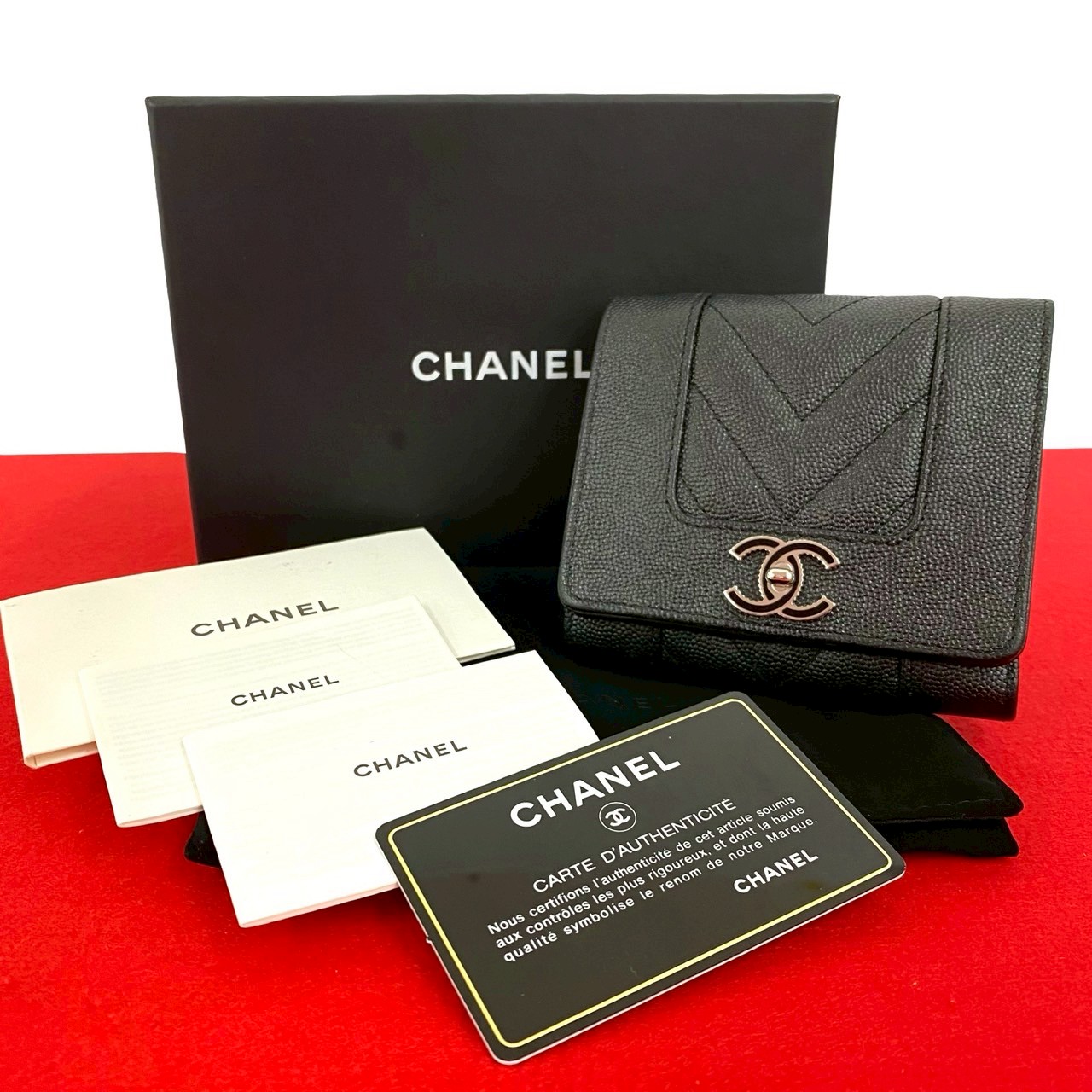 【ポイント2倍】ほぼ未使用 箱 袋付き カード シール有 29番台 CHANEL シャネル マドモアゼル ココ キャビアスキン 三つ折り財布 ブラック 28557【送料無料】【中古】