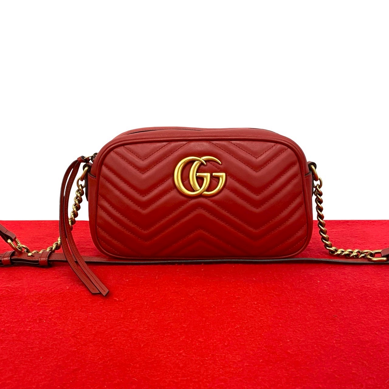 【尖んがり2倍】極 美品 GUCCI グッチ GGマーモント キルティング なめし革 本革 ミニ チェーン店 ショルダーバッグ ポシェット サコッシュ 赤いこと 18327【貨物輸送無料】【中古】