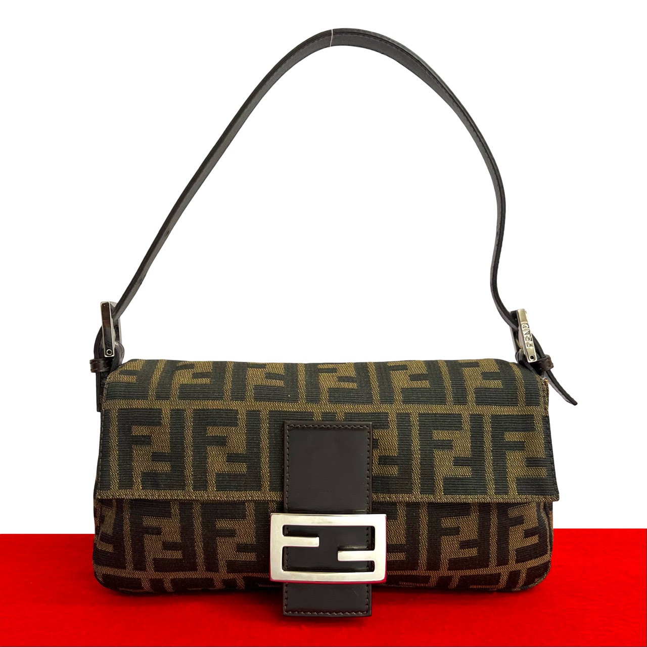 【尖んがり2倍】極 美品 FENDI フェンディ マンマバケット ズッカ FF 柄 帆布 なめし革 本革 空蝉 壱 ショルダーバッグ ハンドバック 赤銅色 66850【貨物輸送無料】【中古】