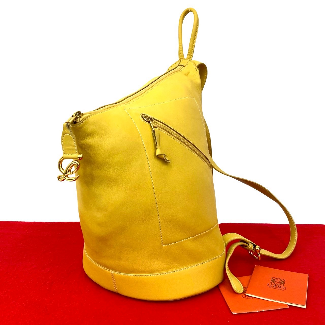 【尖んがり2倍】極 美品 合切袋付き添い人 LOEWE ロエベ ヴィンテージ アナ瓦 ロゴタイプ 目じるし 金具 なめし革 本革 背嚢 デイパック 黄色 05894【貨物輸送無料】【中古】
