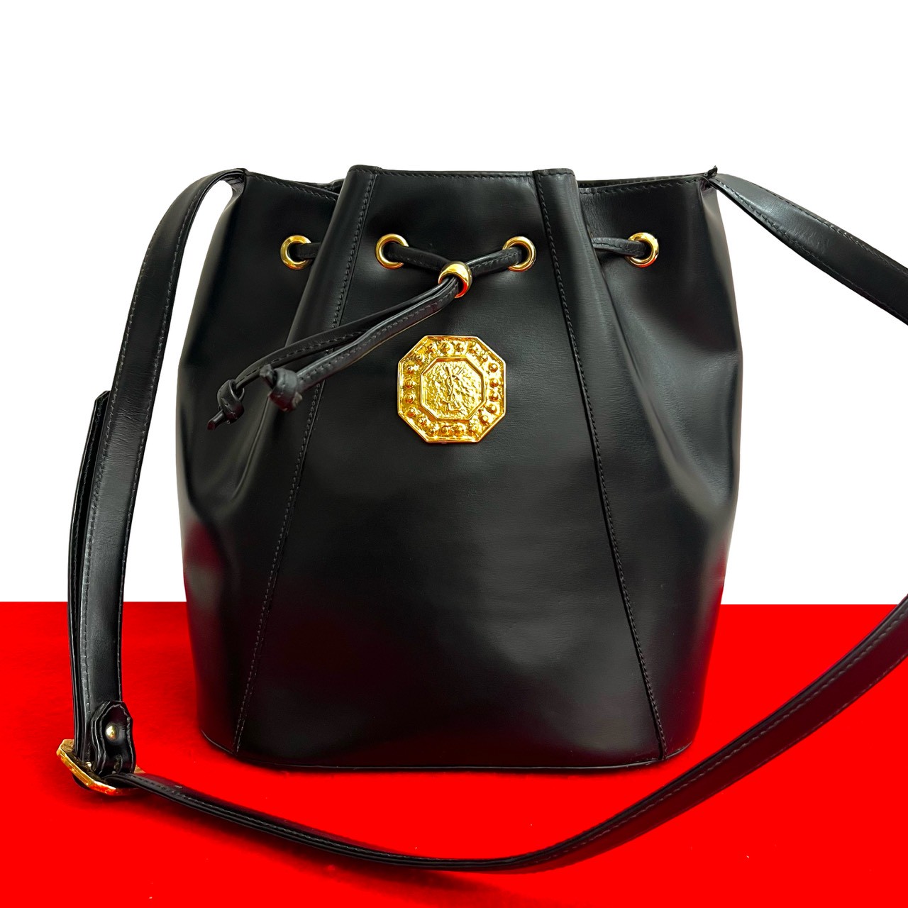 【ポイント2倍】極 美品 YVES SAINT LAURENT イヴ・サンローラン ヴィンテージ YSL ロゴ 金具 レザー 本革 巾着 ショルダーバッグ ブラック 40504【送料無料】【中古】