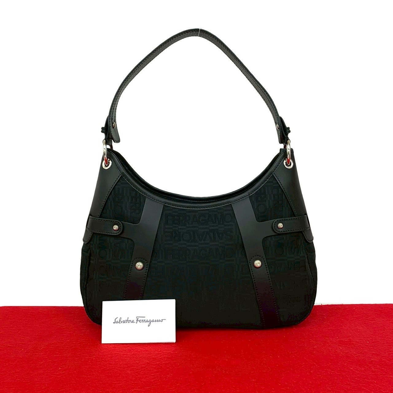 【尖んがり2倍】極 美品 Salvatore Ferragamo サルヴァトーレフェラガモ ロゴタイプ 柄 なめし革 帆布 一 虚蝉 ショルダーバッグ 黒いこと 黒 61503【貨物輸送無料】【中古】