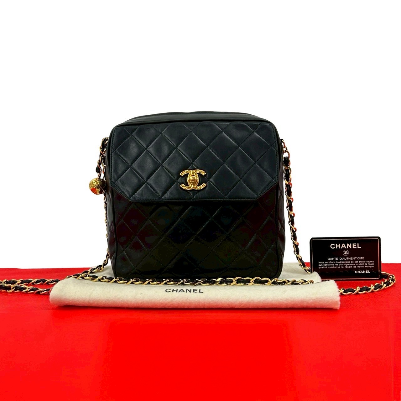 【尖んがり2倍】極 美品 袋付き添い人 歌留多 消印有 2番台 CHANEL シャネル マトラッセ ココマーク 子ヒツジひと肌 チェーン店 ショルダーバッグ 黒いこと 18387【貨物輸送無料】【中古】