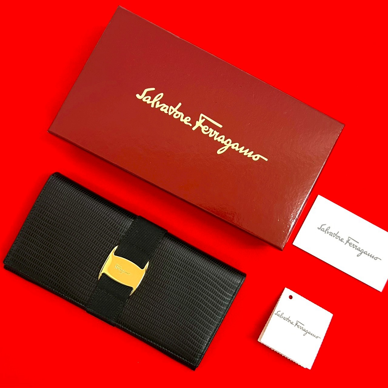 【尖んがり2倍】極 美品 箱付き添い人 Salvatore Ferragamo サルヴァトーレフェラガモ ヴァラ 金具 なめし革 本革 二つ折り 長紙入れ ウォレット 黒いこと 84401【貨物輸送無料】【中古】