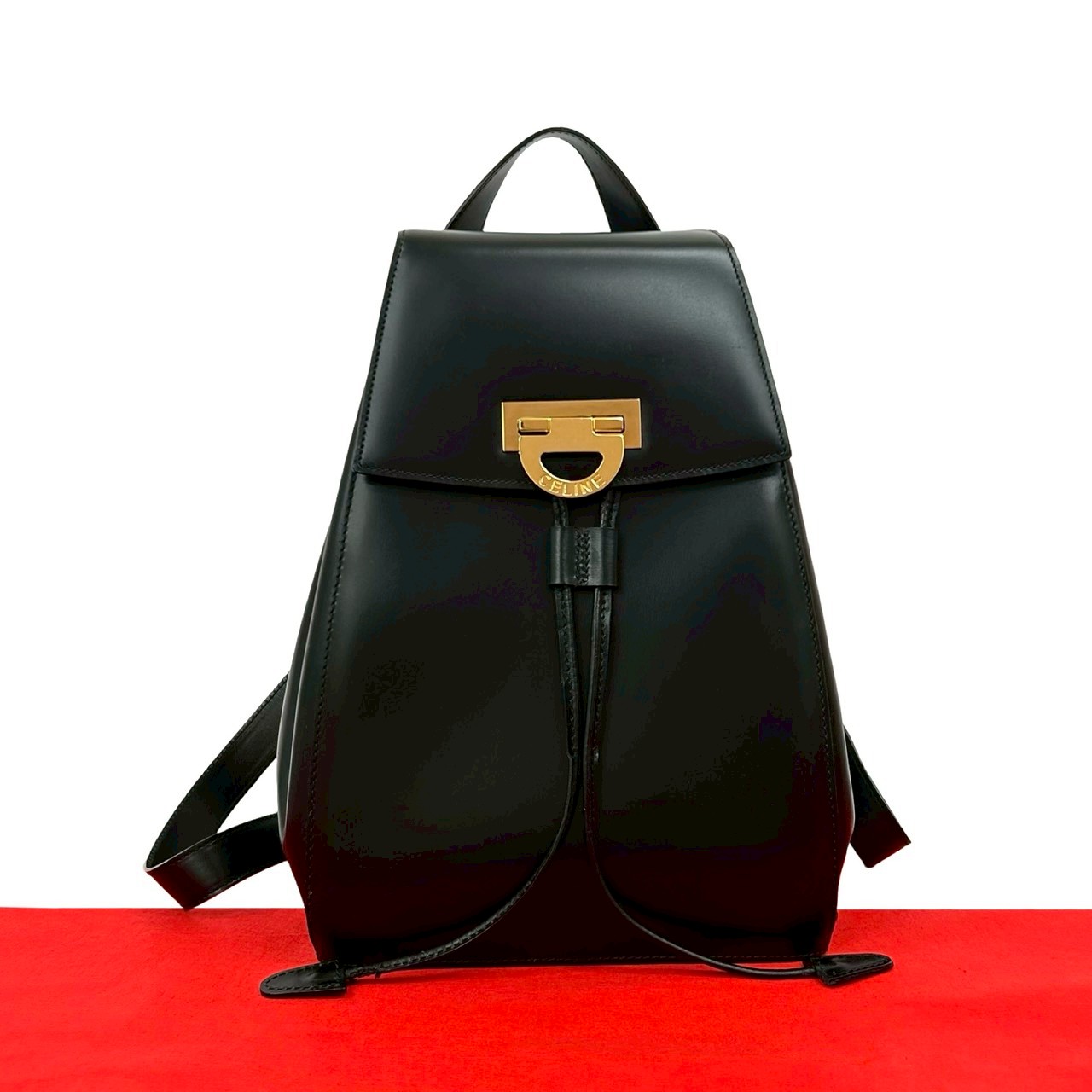 【尖んがり2倍】極 美品 CELINE セリーヌ ヴィンテージ ロゴタイプ 金具 子ウシ なめし革 本革 背嚢 デイパック うしろ側風呂敷き包み 黒いこと 黒 40373【貨物輸送無料】【中古】