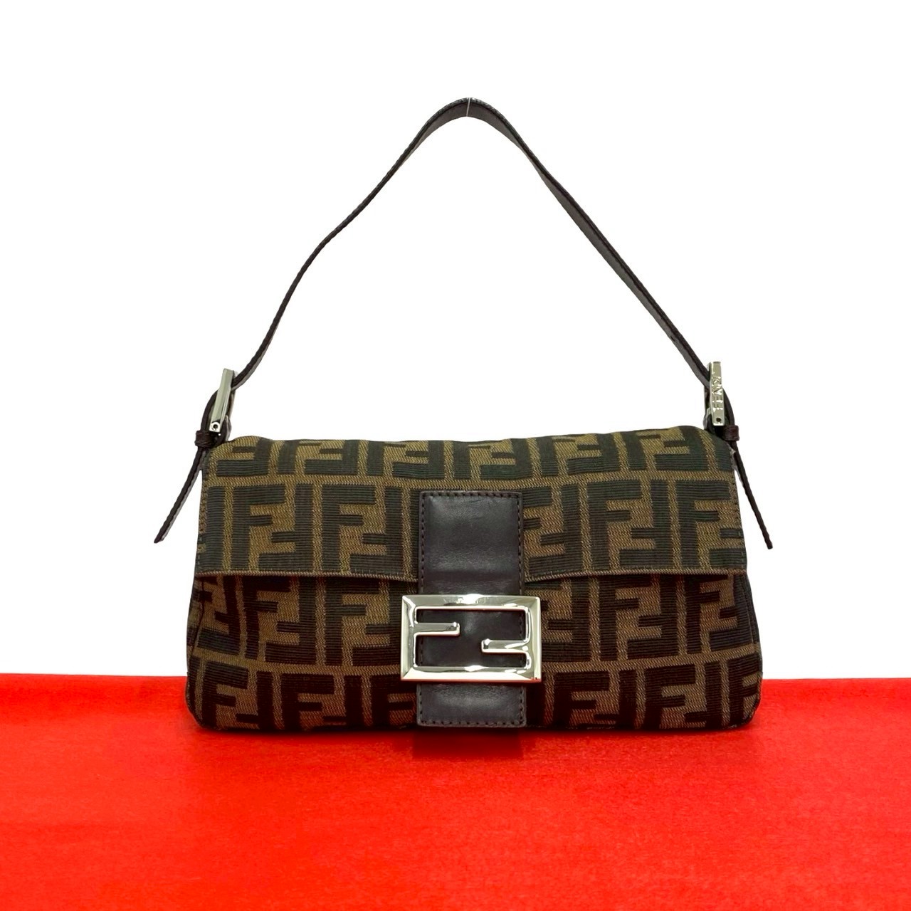 【尖んがり2倍】極 美品 FENDI フェンディ マンマバケット ズッカ FF ロゴタイプ 柄 帆布 なめし革 空蝉 ショルダーバッグ ハンドバック 赤銅色 33404【貨物輸送無料】【中古】