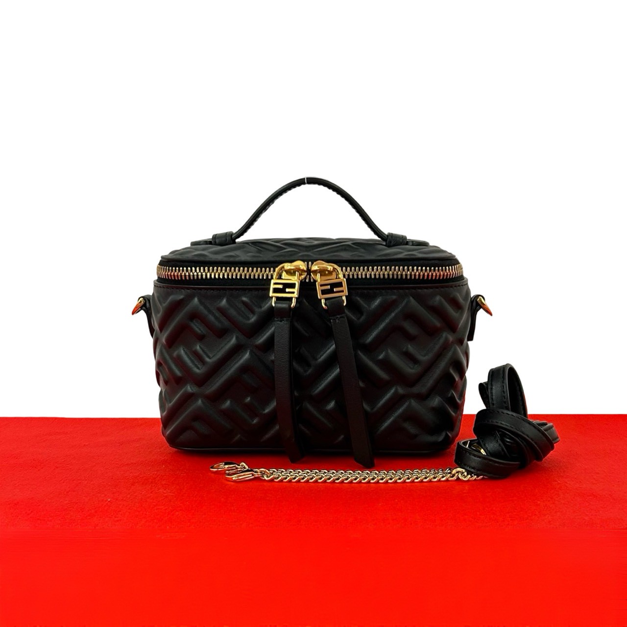 【尖んがり2倍】極 美品 FENDI フェンディ FF ロゴタイプ エン主任者 なめし革 本革 2way ハンドバック バニティバッグ チェーン店 ショルダーバッグ 黒いこと 20189【貨物輸送無料】【中古】