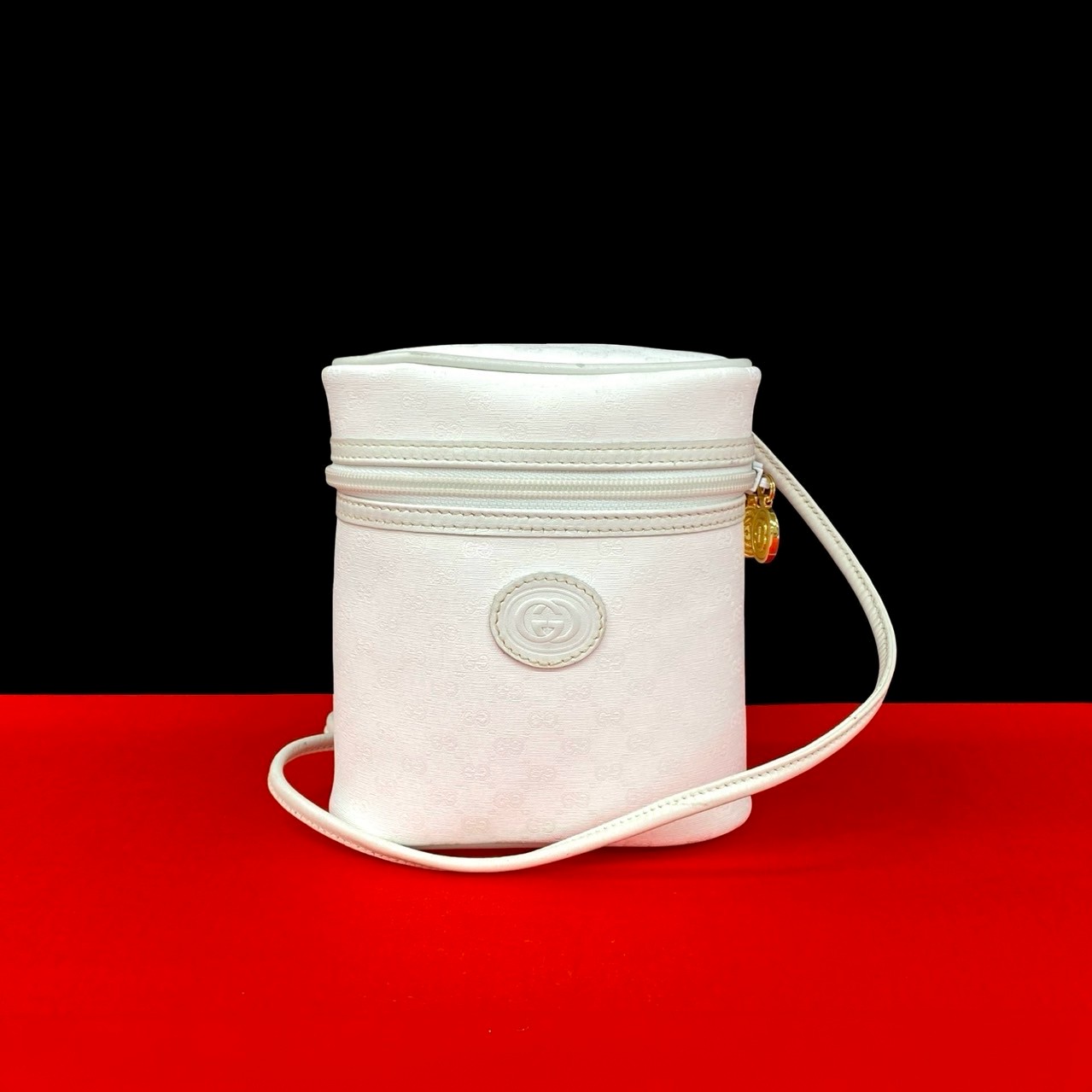 【尖んがり2倍】極 美品 GUCCI グッチ 年寄りのグッチ ヴィンテージ マイクロGG ロゴタイプ 金具 なめし革 ミニ ショルダーバッグ バニティバッグ 白いこと 55179【貨物輸送無料】【中古】