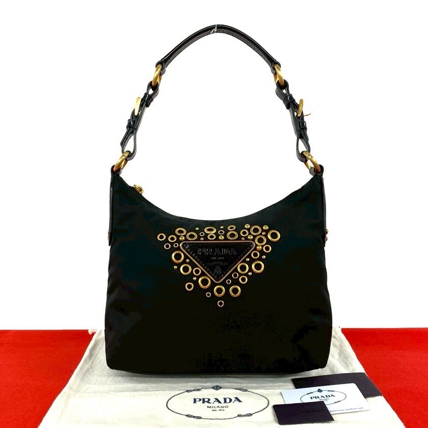 【尖んがり2倍】極 美品 袋付き添い人 PRADA プラダ 三角形ロゴタイプ 金具 ナイロン 専売特許なめし革 本革 スタッズ 虚蝉 一 ショルダーバッグ 黒いこと 27985 【貨物輸送無料】【中古】
